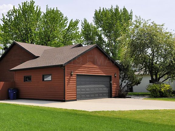 2nd image of 2404 Fairway Dr