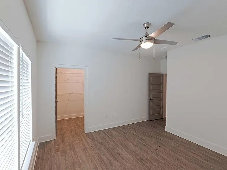 The Parian Luxury Apartments — Photo 109