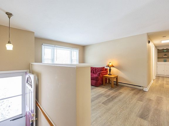 4th image of 485-487 Stearns Ave
