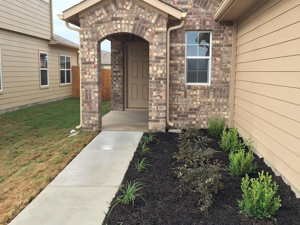Beautifuly landscaped from entrance.