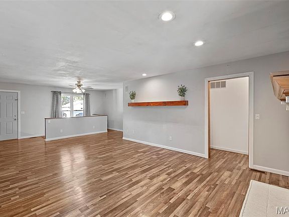 5th image of 929 Peace Haven Dr