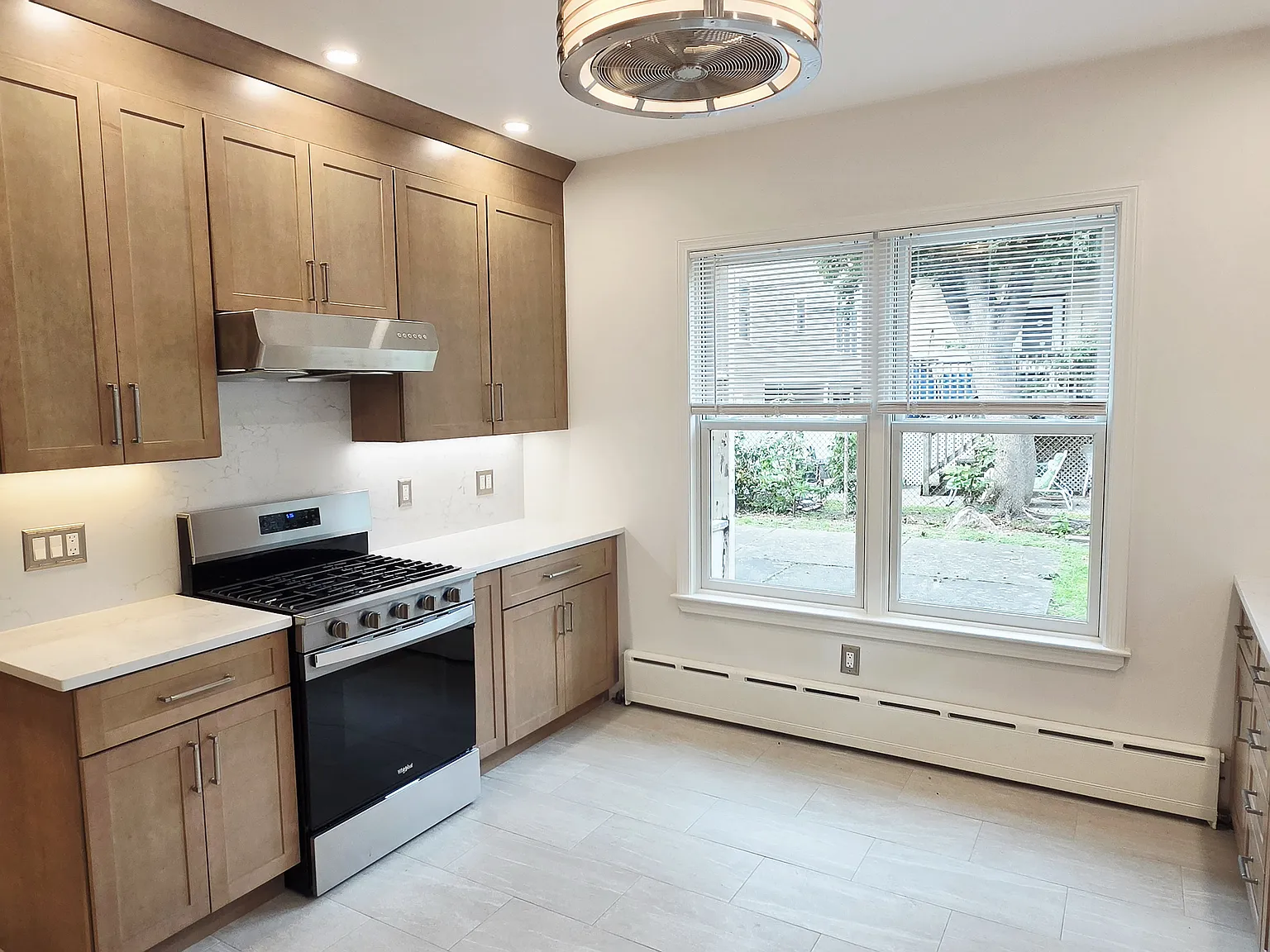 3 bed, 1713 sqft, $3,500 — Photo 2