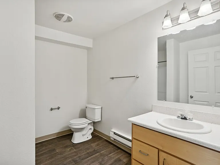 Woodfield Apartments — Photo 16