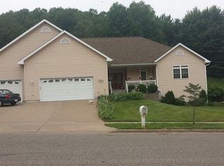 4704 S Oakwood Hills Pkwy, Eau Claire, WI 54701