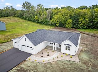 368 Moelter Ln, Hudson, WI 54016