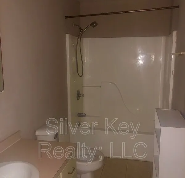 217 E Washington Ave #H — Photo 6