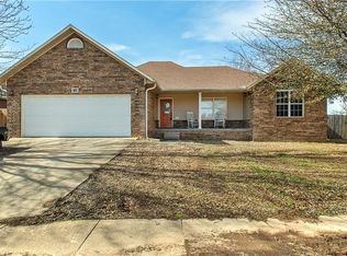 102 Cypress St, Prairie Grove, AR 72753