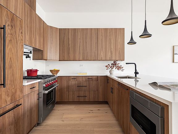 4th image of 282 17th St #Penthouse