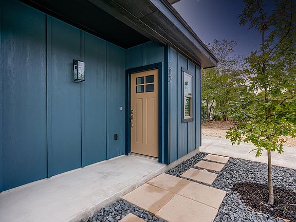 4th image of 806 S Walters St #102
