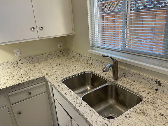 4th image of 1156 W Hamilton Ave #1