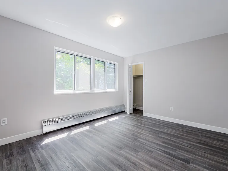 33 Eastmount Ave — Photo 18
