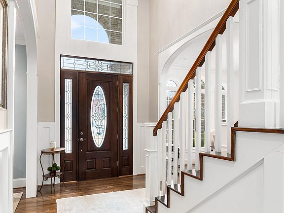 5th image of 3830 Carisbrooke Dr