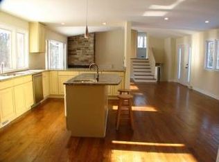 1055 Oak Spring Ln, Libertyville, IL 60048