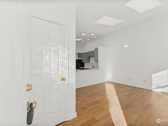 3rd image of 4820 N Pearl Street #4818