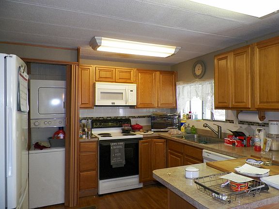 2nd image of 21 Leisure Ln