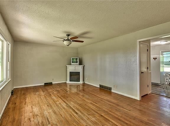 5th image of 8508 E 117th St