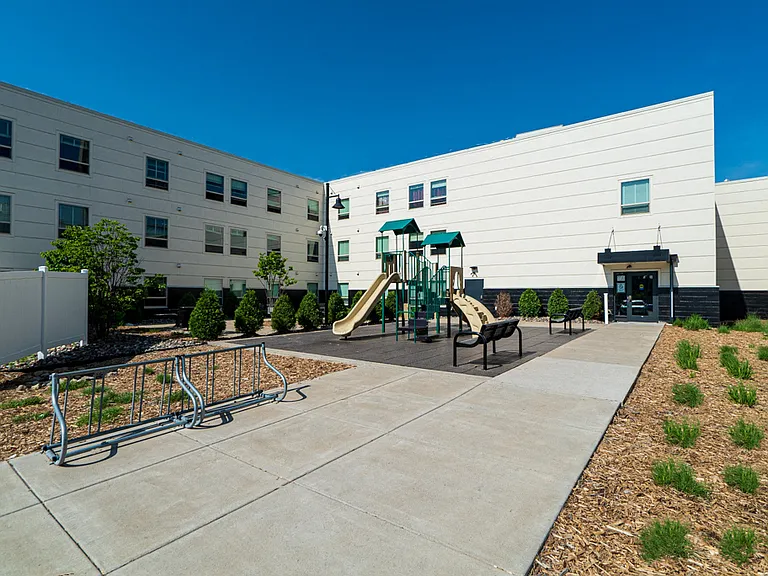 360 University Ave W — Photo 15