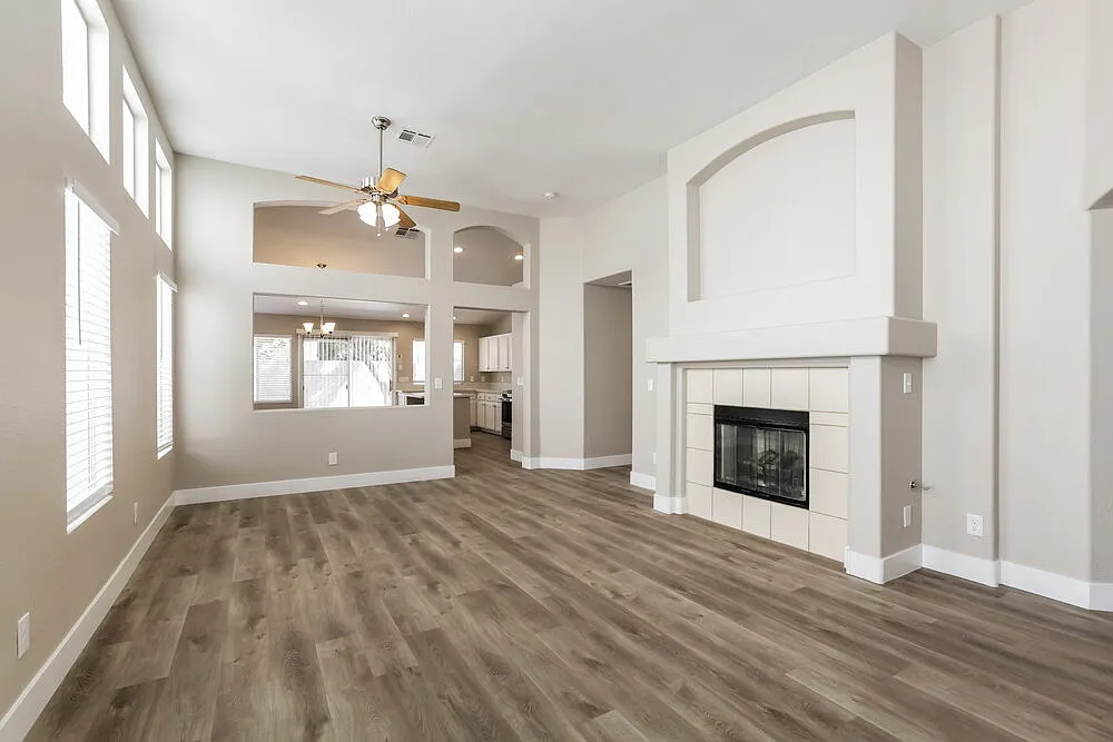 3 bed, 2.0 bath, 1549 sqft, $3,990 — Photo 3