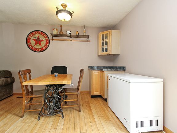 4th image of 45 Emery Dr
