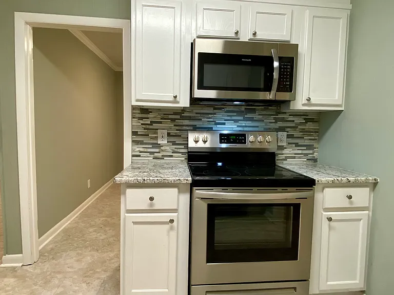 105 Park Ln — Photo 6