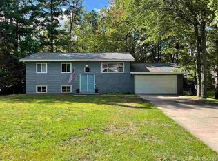 21 Elder Dr, Marquette, MI 49855
