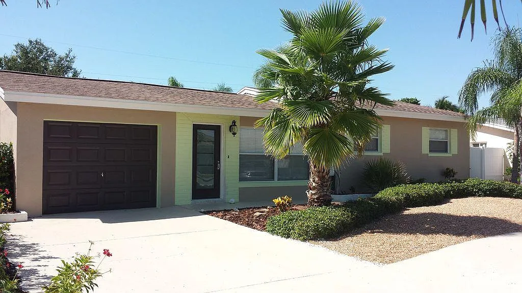 2510 E Vina Del Mar Boulevard — Photo 2