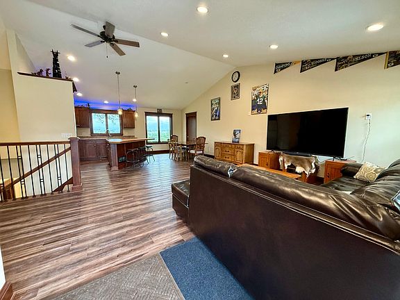 3rd image of 210 Prairie View Dr