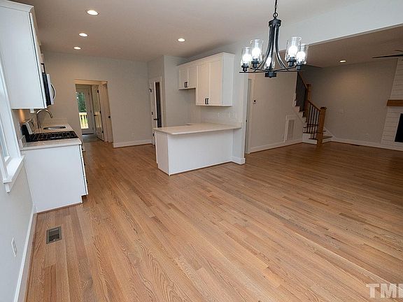 4th image of 400 Lakeshore Dr