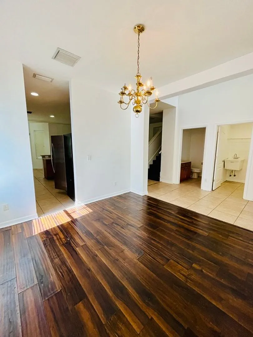 Beautiful 4bedroom/ 2.5-bathroom Home — Photo 4