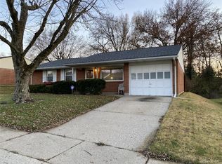 2612 Pinegrove Dr, Dayton, OH 45449