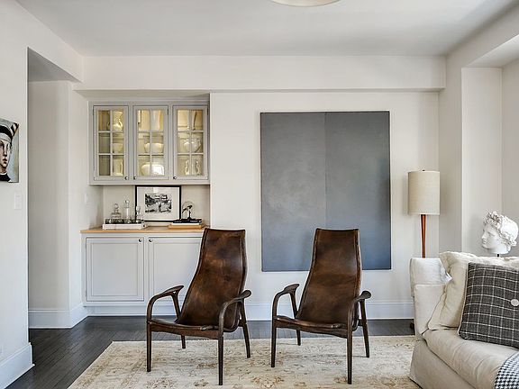 3rd image of 465 W 23rd St APT 5C