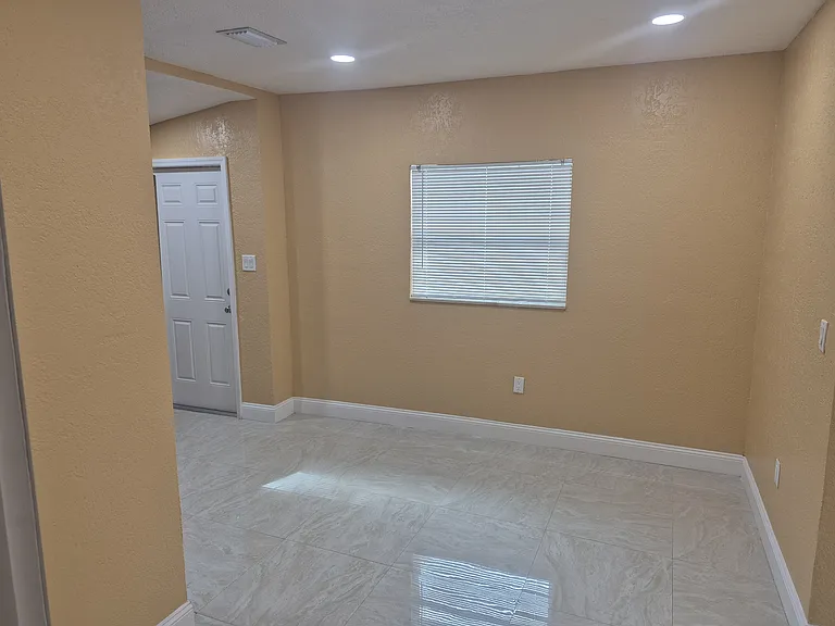 5939 NE 1st Ave — Photo 5