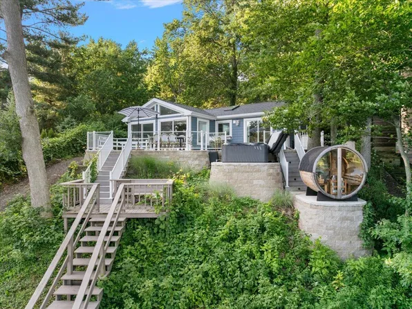 6365 Waters Edge Ln, Saugatuck, MI 49453