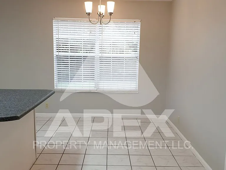 913 Oak Haven Rd — Photo 13