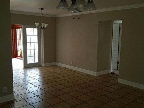 5th image of 395 Clancey Cir