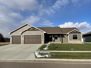 1529 Joseph Cir, Yankton, SD 57078