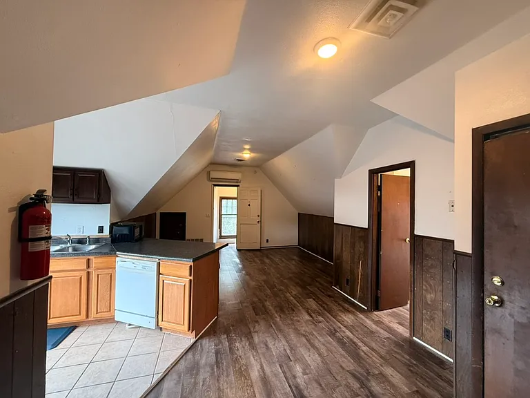 720 S Park St #4 — Photo 2