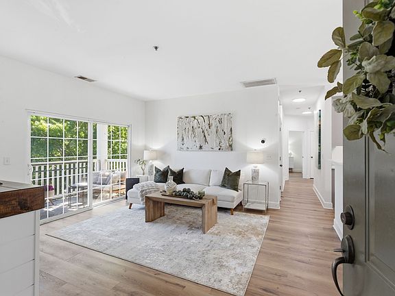 3rd image of 7003 Lenox Village Dr APT B9