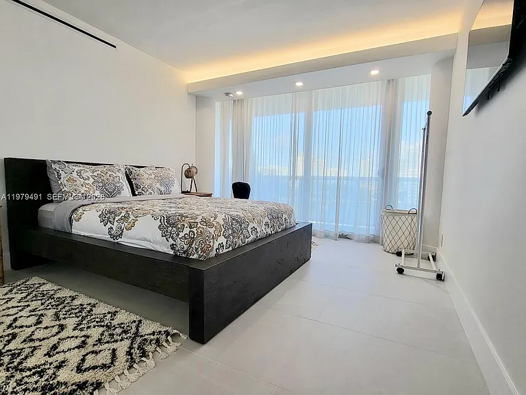 900 Bay Dr #524 — Photo 14