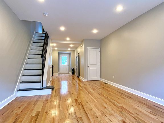 4th image of 2519 S Sartain St