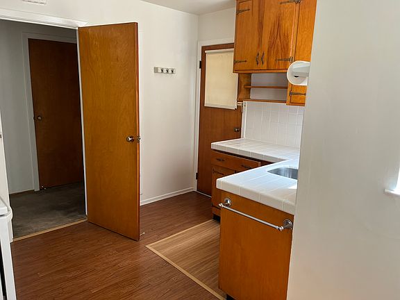 3rd image of 2028-2030 Taraval St #3