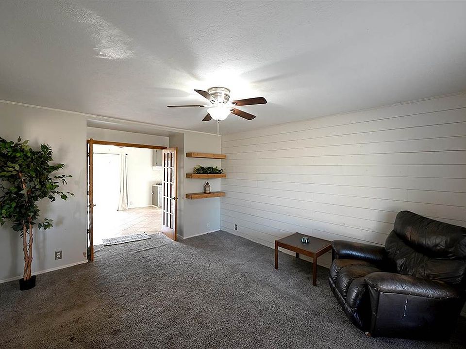 1st image of 1611 E Cimarron Dr
