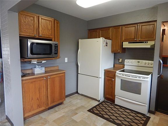 3rd image of 6403 Sandhurst Dr