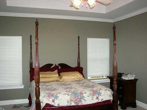 4th image of 218 Short St #B