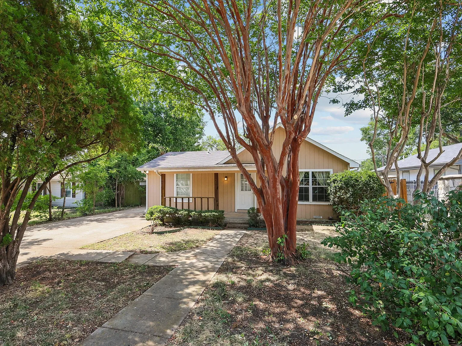 3 bed, 1250 sqft, $2,000 — Photo 2