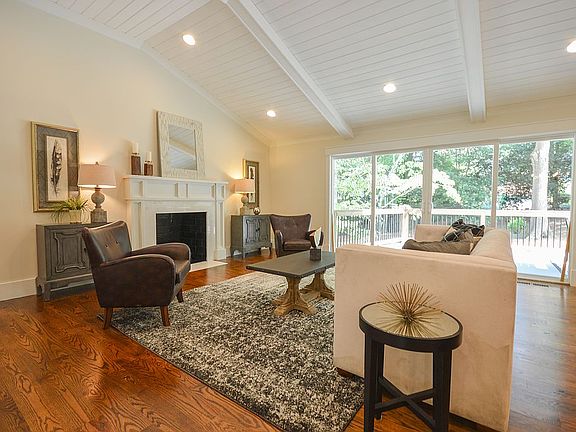 5th image of 332 Yadkin Dr