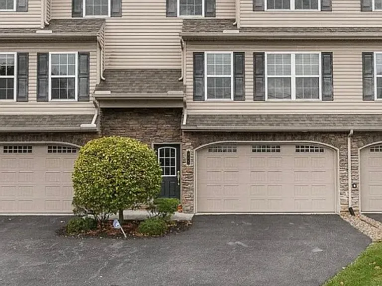108 Schoolhouse Rd — Photo 1
