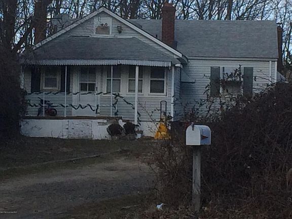 3rd image of 267 Seabreeze Ave