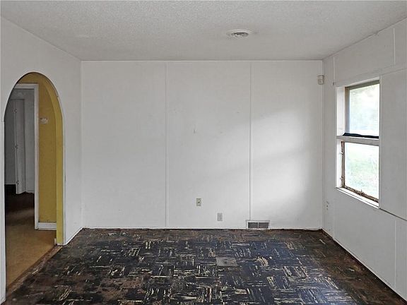 5th image of 11207 Oakland Ave