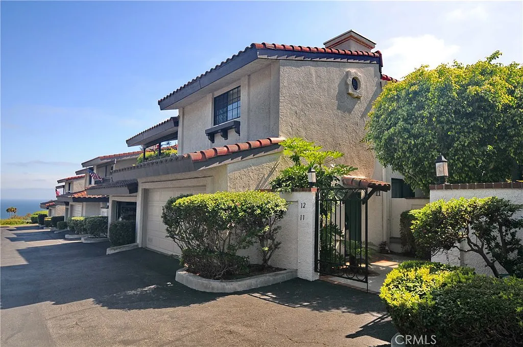 2 bed, 2033 sqft, $4,300 — Photo 1